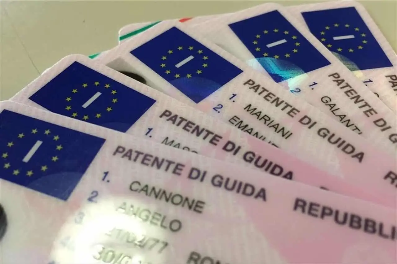 Scopri i nuovi limiti di età per il rinnovo della patente e cosa rischi se li superi Scopri i nuovi limiti di età per il rinnovo della patente e cosa rischi se li superi