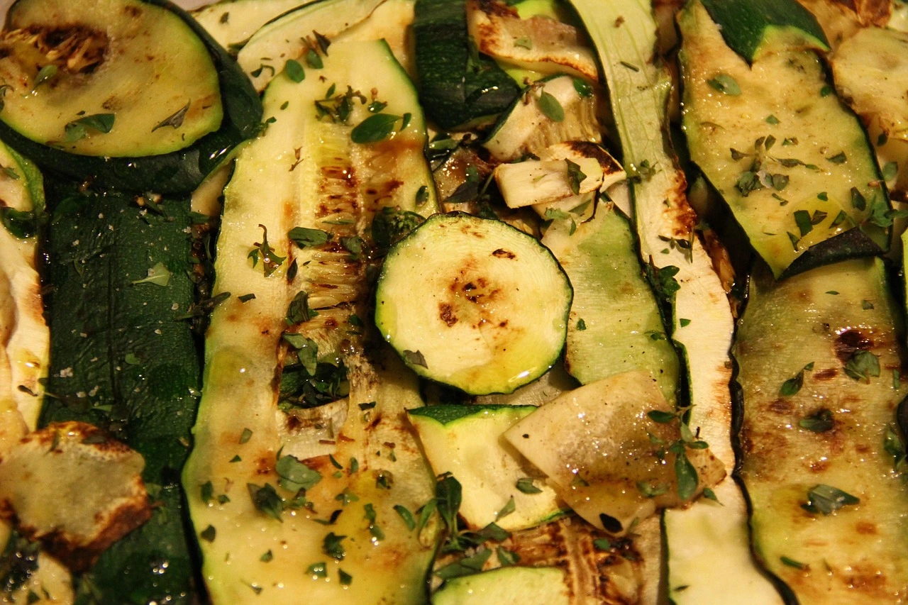 La cena perfetta con pesce azzurro e zucchine per digestione leggera e pancia sgonfia La cena perfetta con pesce azzurro e zucchine per digestione leggera e pancia sgonfia