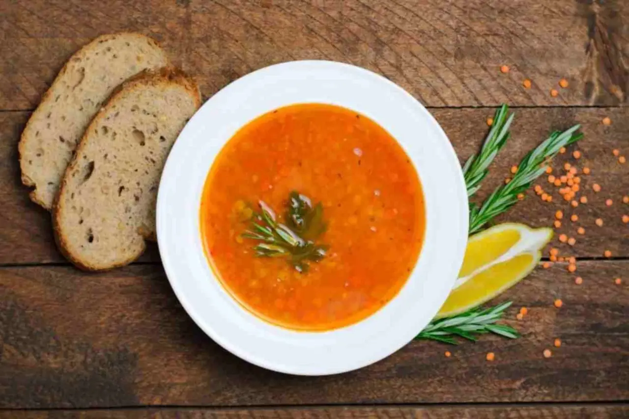 La zuppa di carote e zenzero: il pasto serale che facilita il risveglio leggero