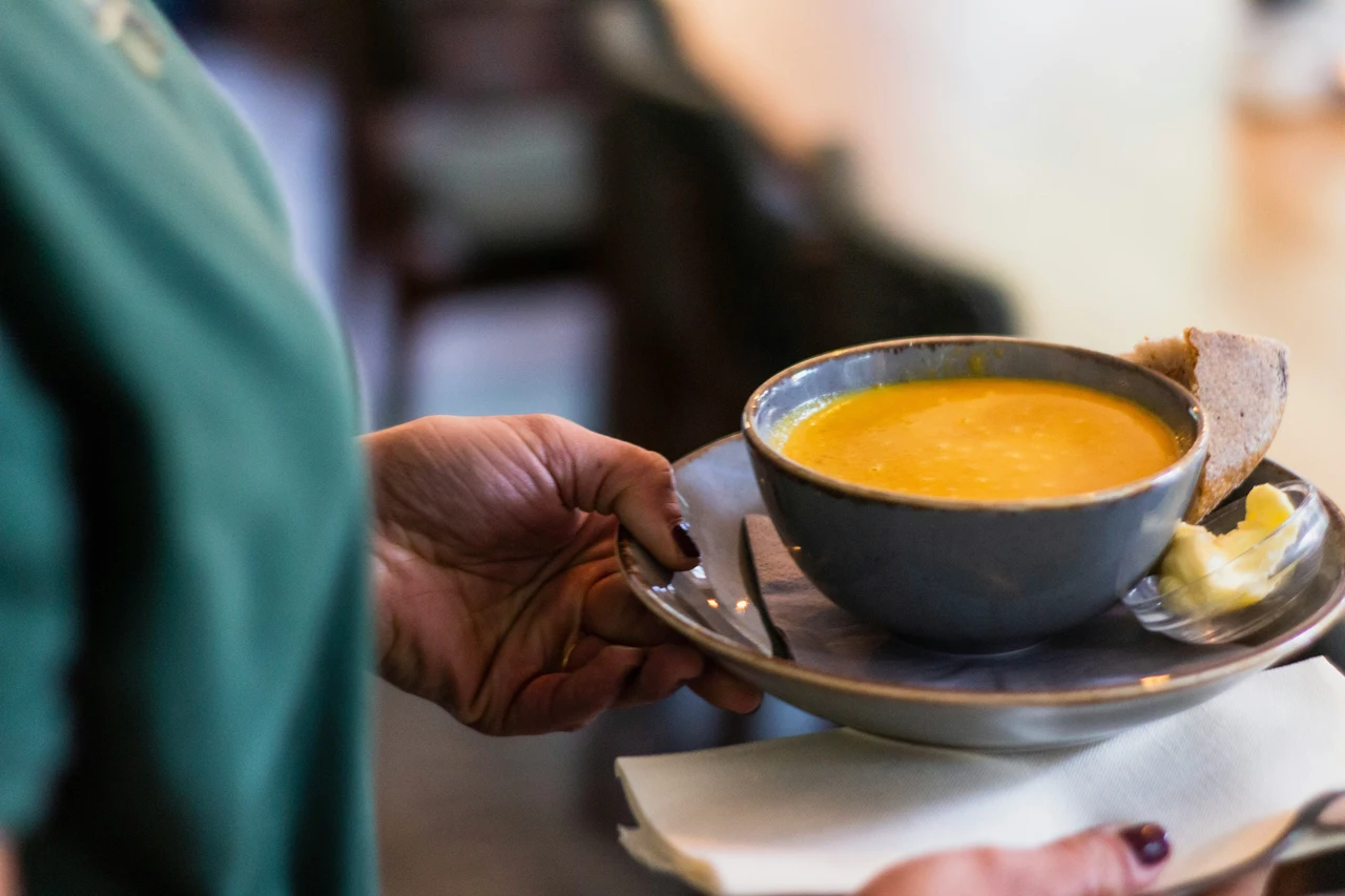La zuppa di carote e zenzero: il pasto serale che facilita il risveglio leggero La zuppa di carote e zenzero: il pasto serale che facilita il risveglio leggero