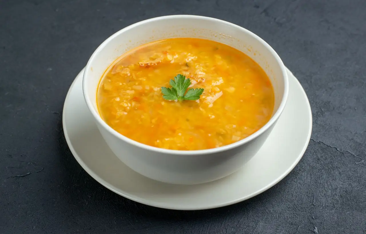 La zuppa di carote e zenzero: il pasto serale che facilita il risveglio leggero La zuppa di carote e zenzero: il pasto serale che facilita il risveglio leggero