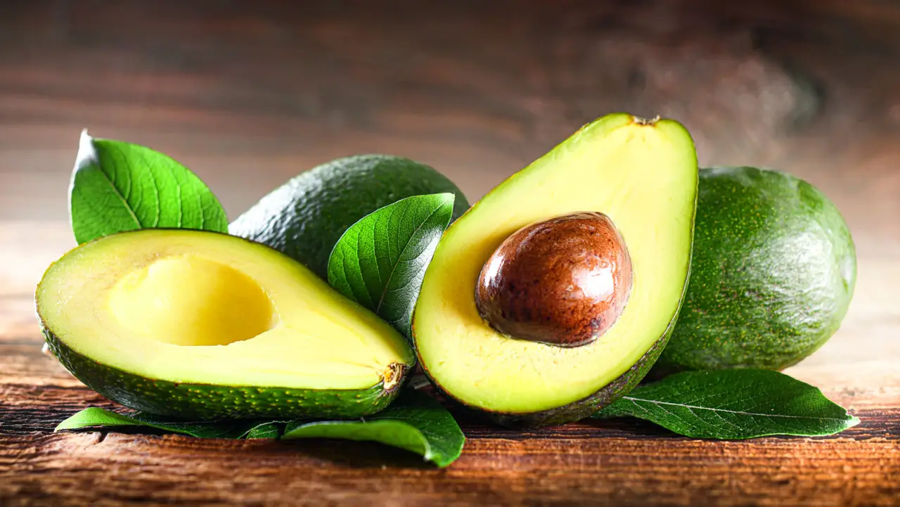 Insalata di avocado e quinoa: la soluzione rapida per una cena che non gonfia Insalata di avocado e quinoa: la soluzione rapida per una cena che non gonfia