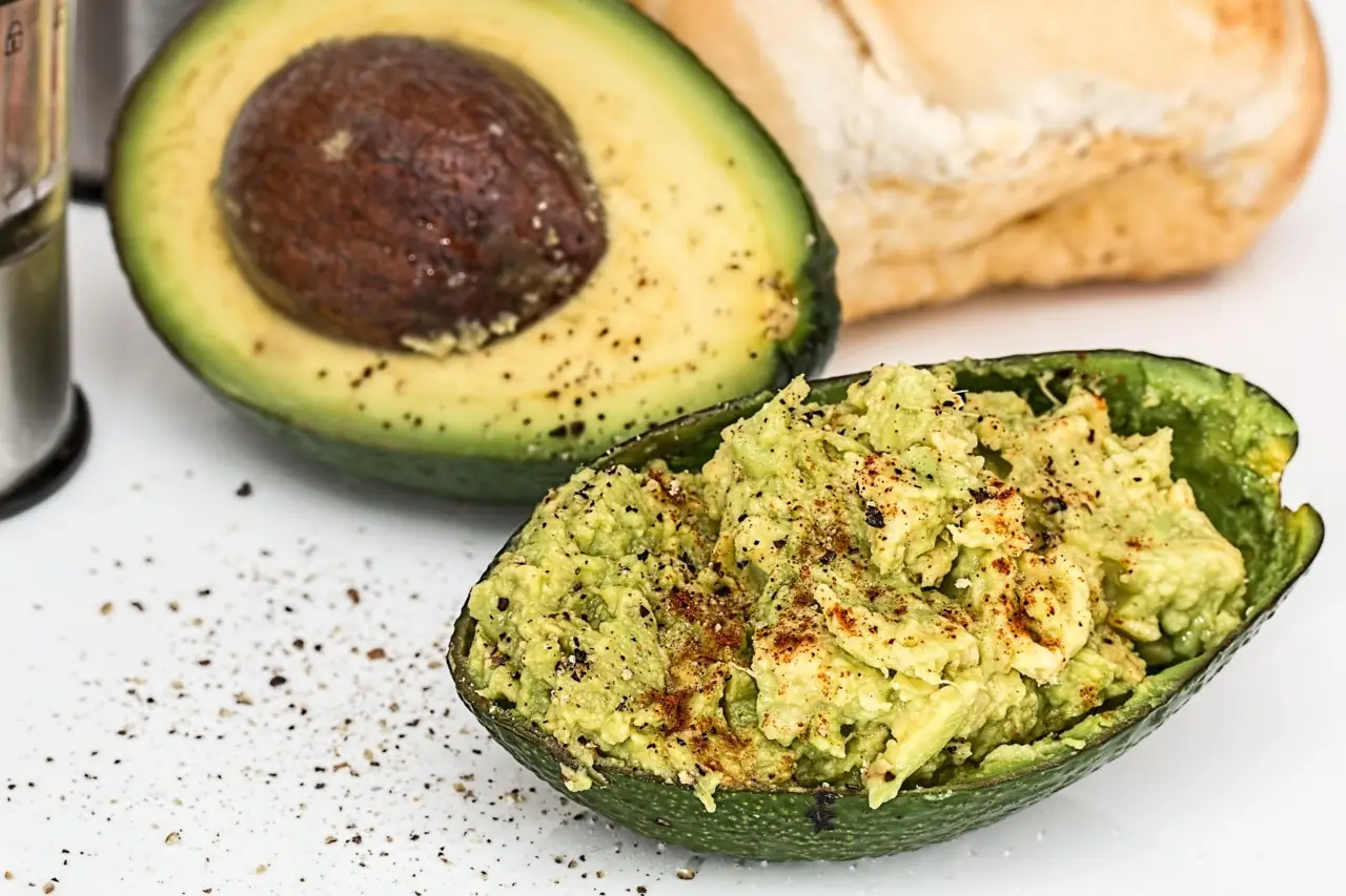 Insalata di avocado e quinoa: la soluzione rapida per una cena che non gonfia Insalata di avocado e quinoa: la soluzione rapida per una cena che non gonfia