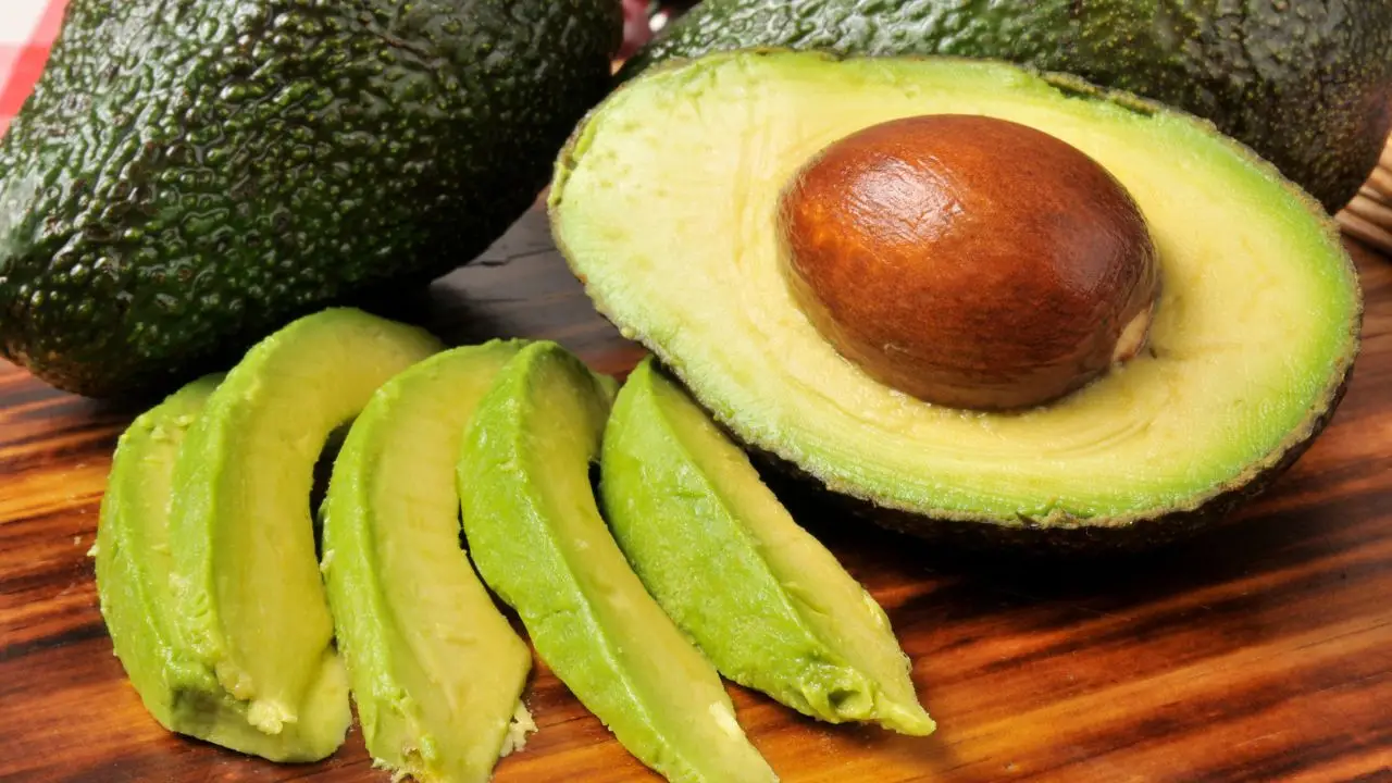 Insalata di avocado e quinoa: la soluzione rapida per una cena che non gonfia Insalata di avocado e quinoa: la soluzione rapida per una cena che non gonfia