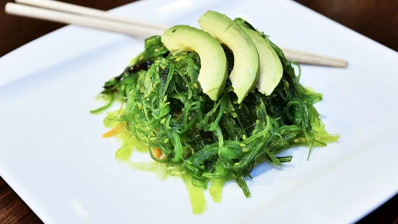 Insalata di avocado e quinoa: la soluzione rapida per una cena che non gonfia Insalata di avocado e quinoa: la soluzione rapida per una cena che non gonfia