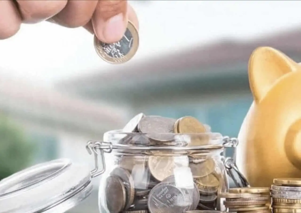 Come mettere da parte soldi ogni mese: strategie semplici e sicure per far crescere i tuoi risparmi