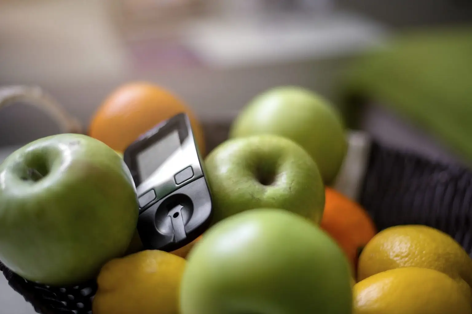 Frutta di stagione che aiuta a controllare la glicemia: cosa scegliere a tavola Frutta di stagione che aiuta a controllare la glicemia: cosa scegliere a tavola