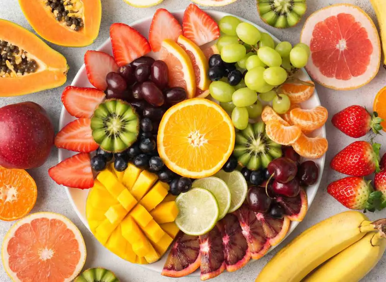 Frutta di stagione che aiuta a controllare la glicemia: cosa scegliere a tavola Frutta di stagione che aiuta a controllare la glicemia: cosa scegliere a tavola