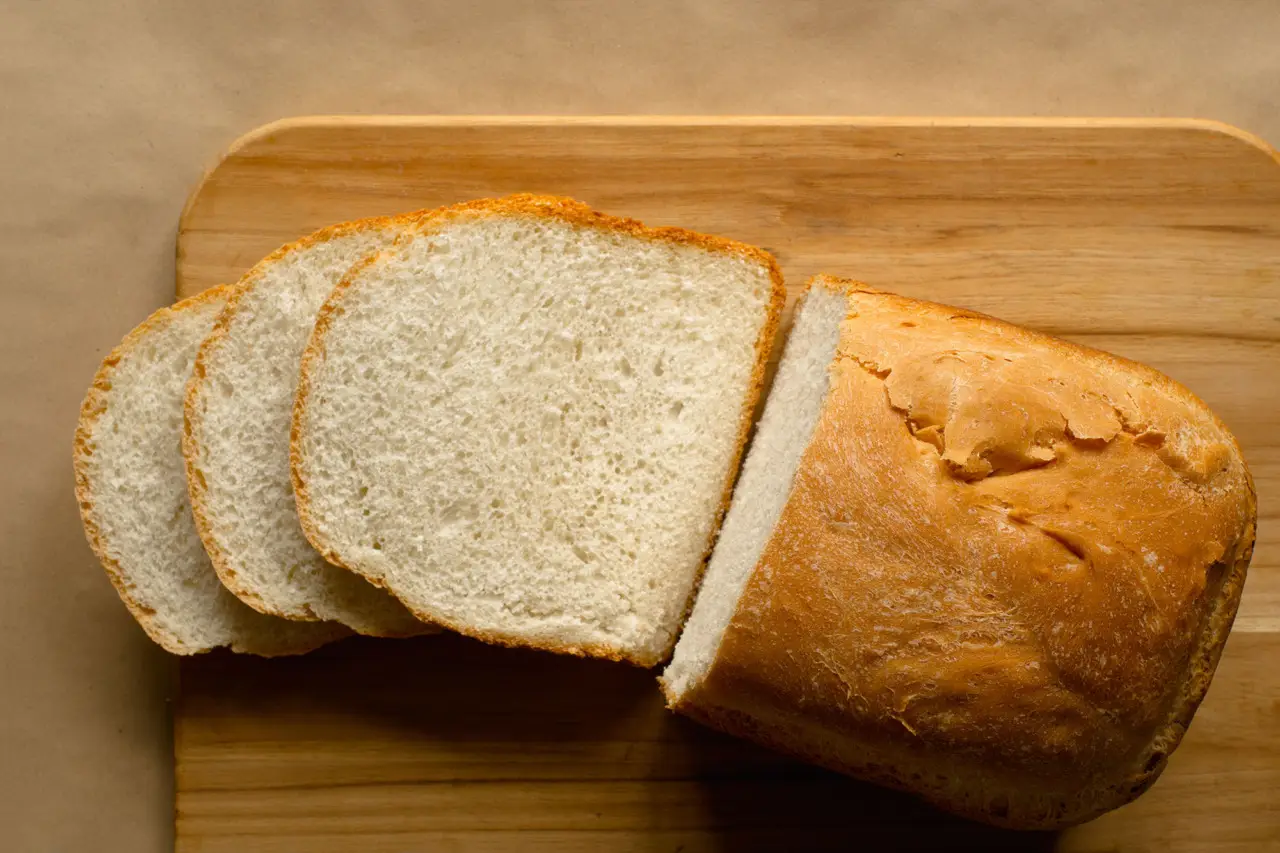 Mai combinare pane bianco e questi alimenti: aumentano il rischio di gonfiore notturno Mai combinare pane bianco e questi alimenti: aumentano il rischio di gonfiore notturno