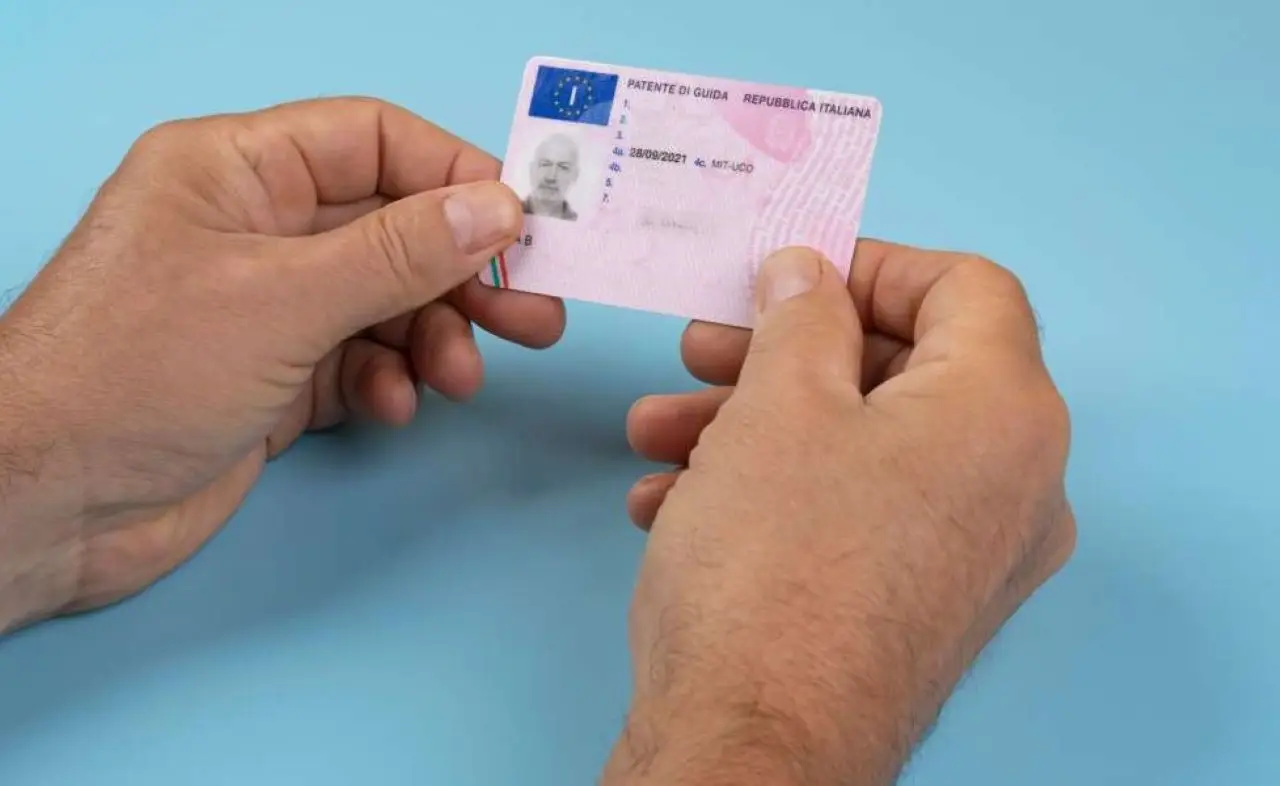 Hai superato i 75 anni? Scopri cosa cambia nella procedura per mantenere la patente attiva Hai superato i 75 anni? Scopri cosa cambia nella procedura per mantenere la patente attiva